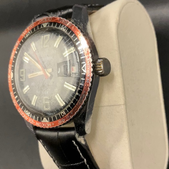 Vintage Clinton World Timer Diver Style Swiss Watch 40 MM RUNS - Picture 3 of 4